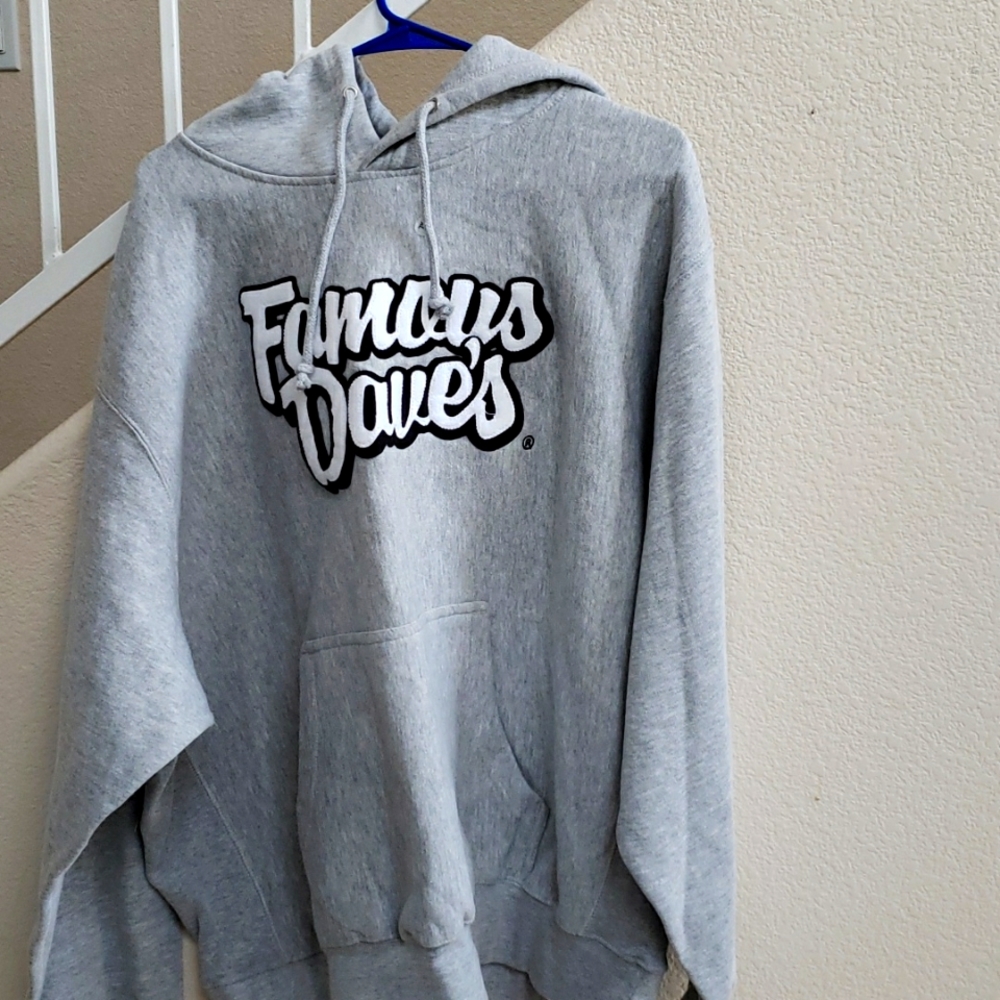 Famous Dave's gray hoodie sweatshirt